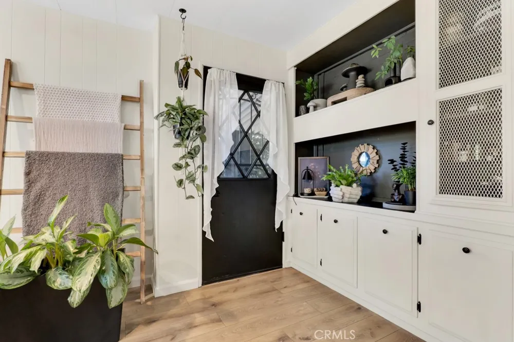 23777 Mulholland Highway #4 Calabasas, CA 91302