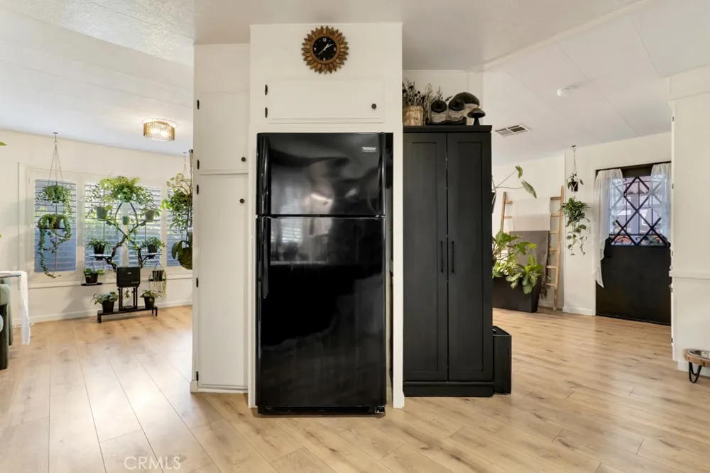 23777 Mulholland Highway #4 Calabasas, CA 91302