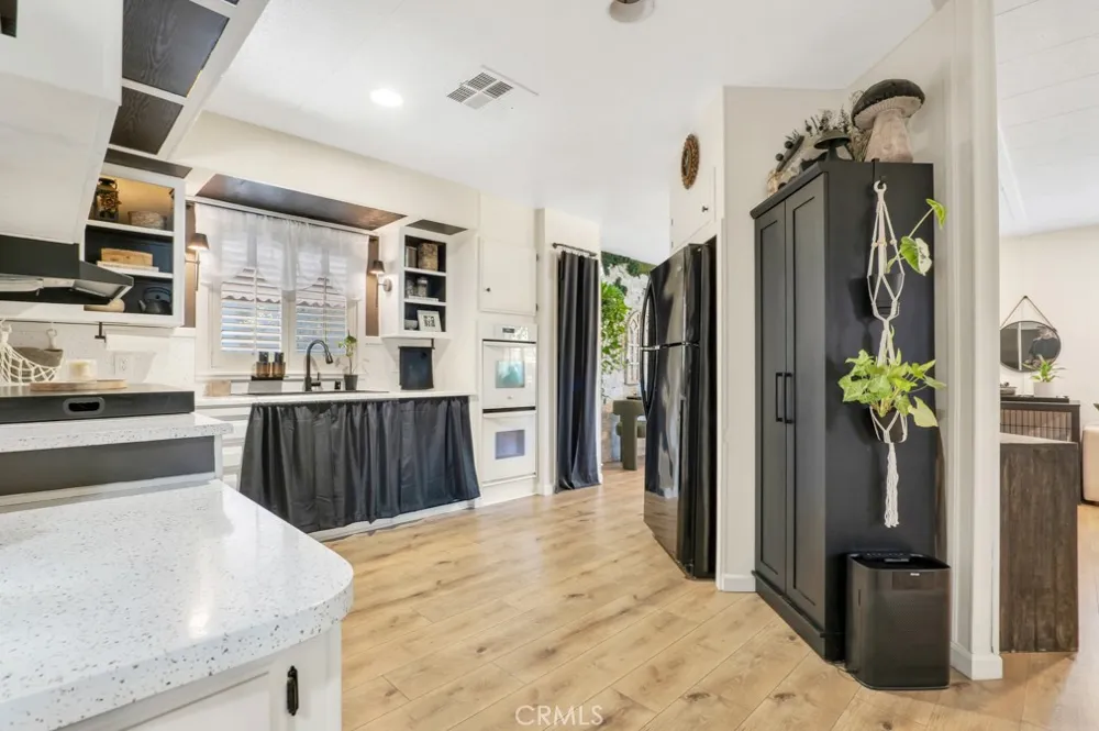 23777 Mulholland Highway #4 Calabasas, CA 91302