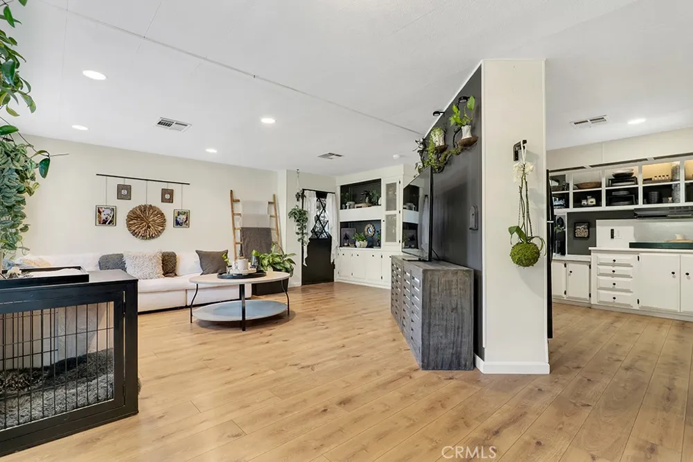 23777 Mulholland Highway #4 Calabasas, CA 91302