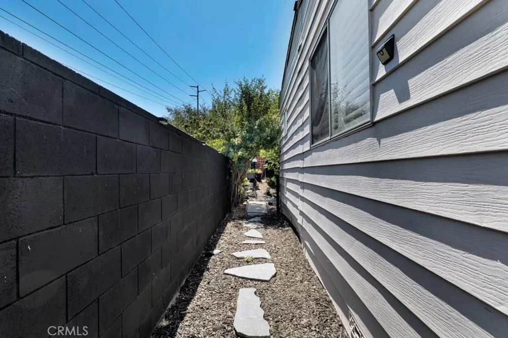 23777 Mulholland Highway #4 Calabasas, CA 91302
