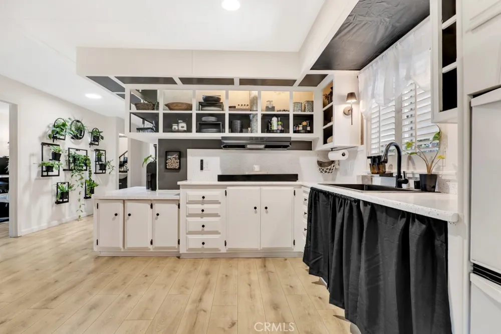 23777 Mulholland Highway #4 Calabasas, CA 91302