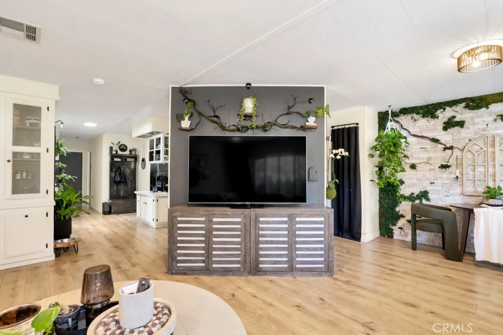 23777 Mulholland Highway #4 Calabasas, CA 91302
