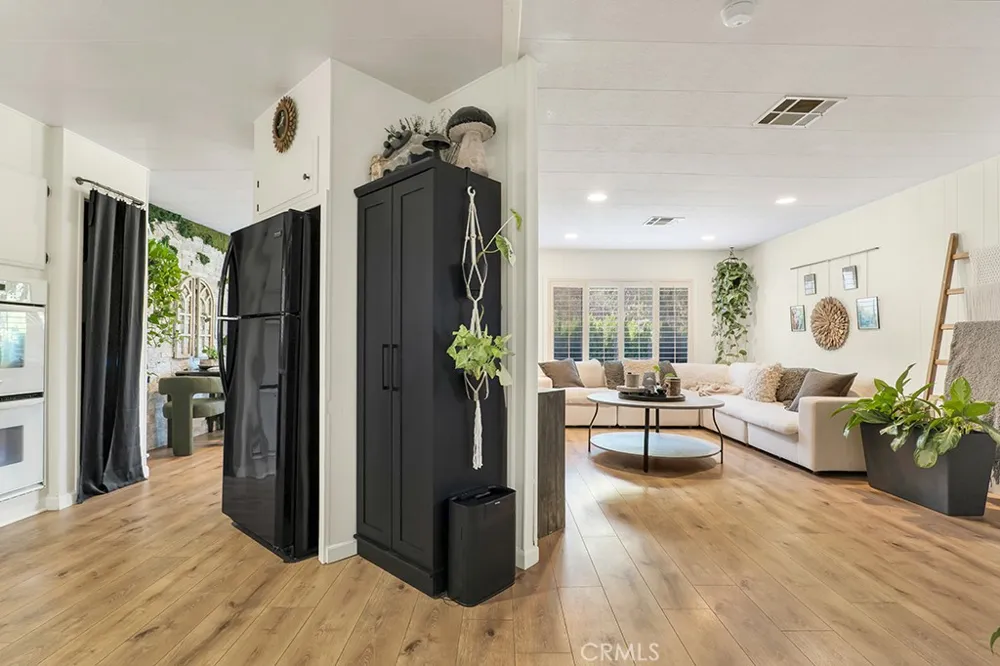 23777 Mulholland Highway #4 Calabasas, CA 91302