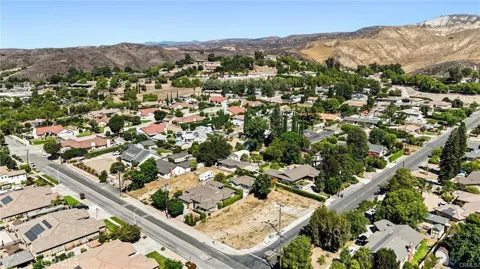 2877 Avenida Simi