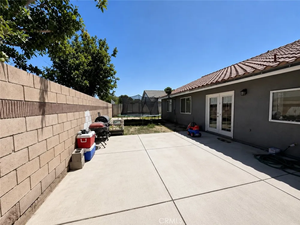 2737 La Vida Drive Lancaster, CA 93535