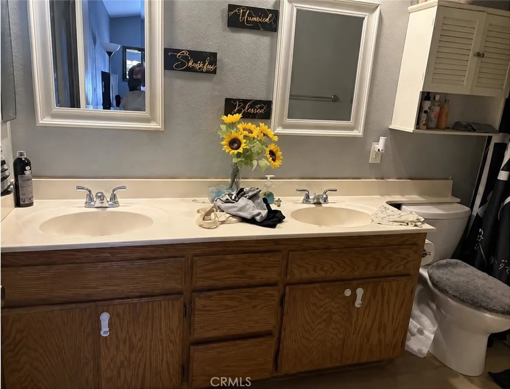 2737 La Vida Drive Lancaster, CA 93535