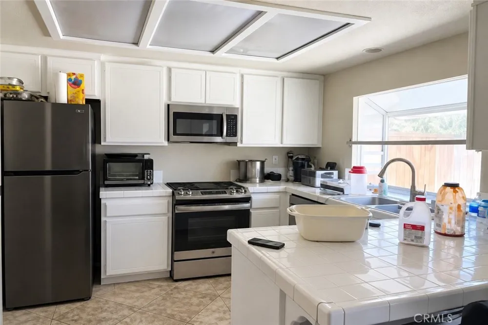 2737 La Vida Drive Lancaster, CA 93535