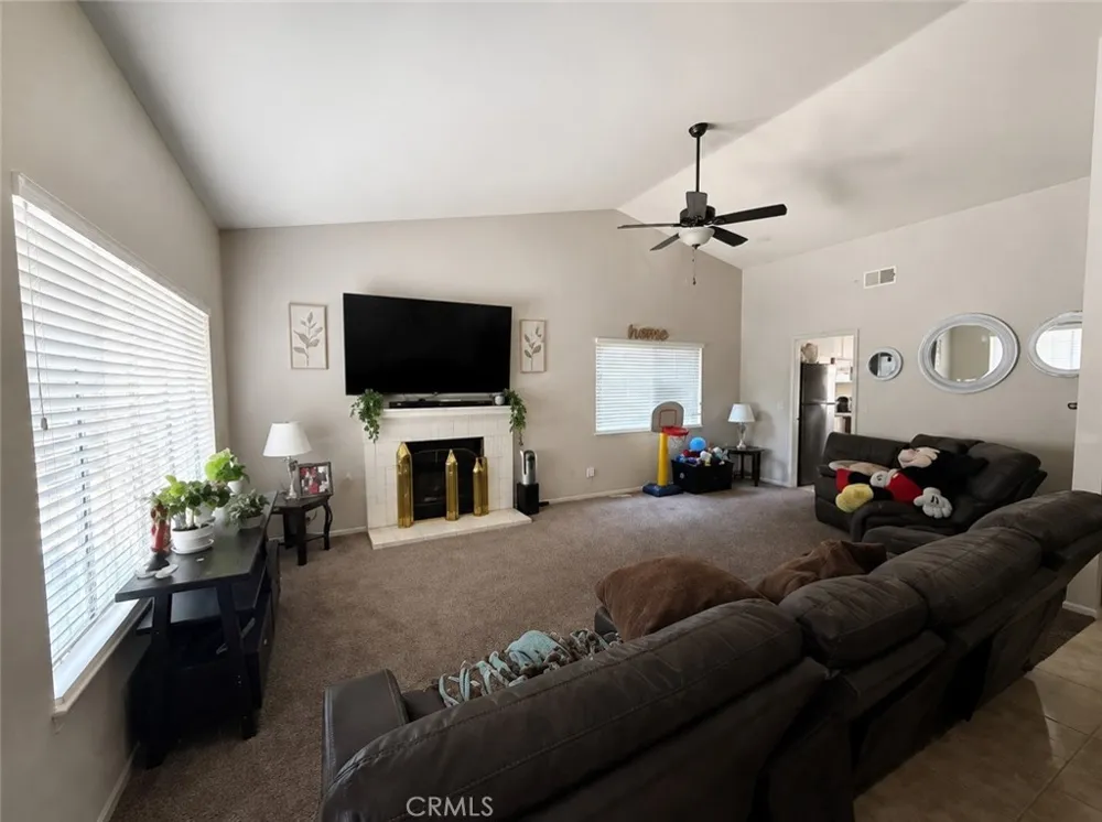 2737 La Vida Drive Lancaster, CA 93535