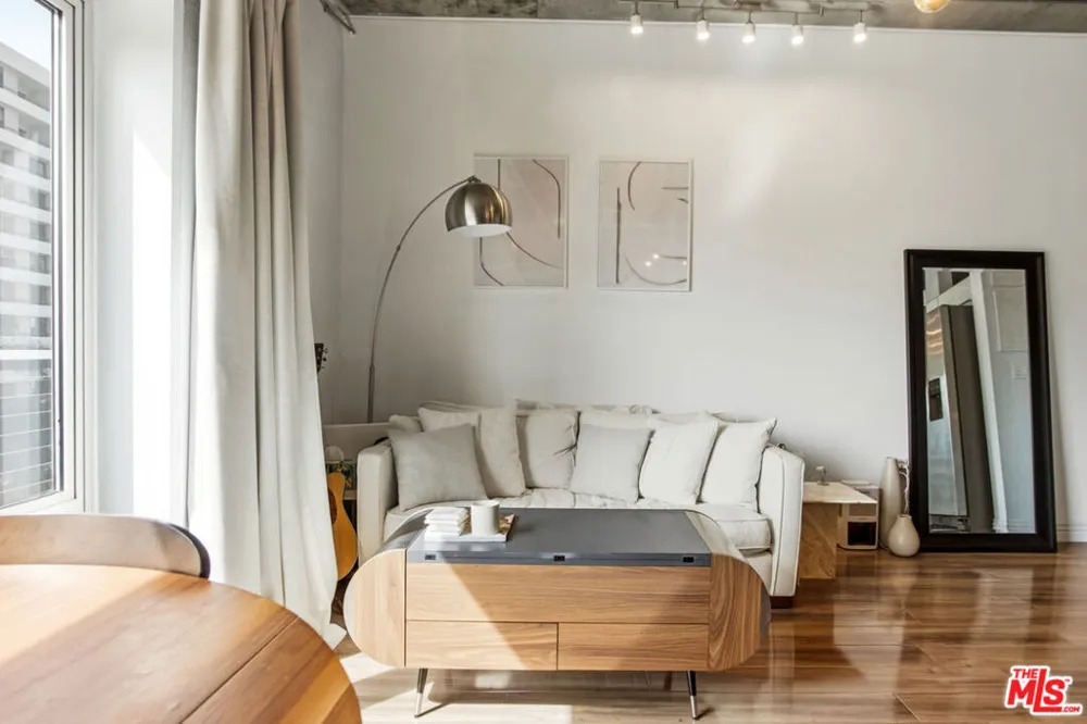 645 W 9th Street #529 Los Angeles, CA 90015