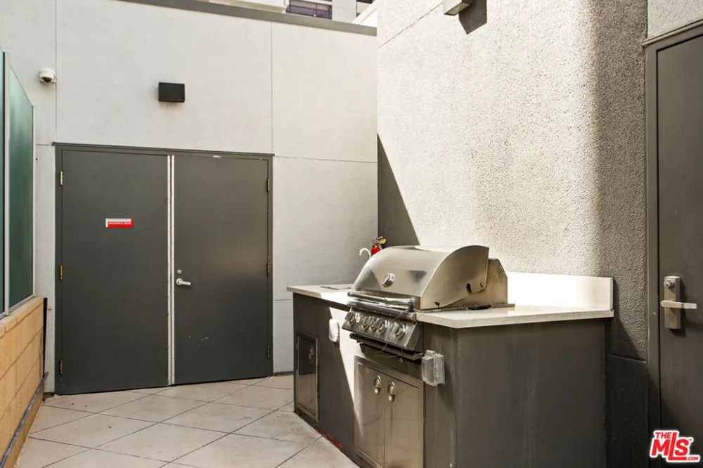 645 W 9th Street #529 Los Angeles, CA 90015