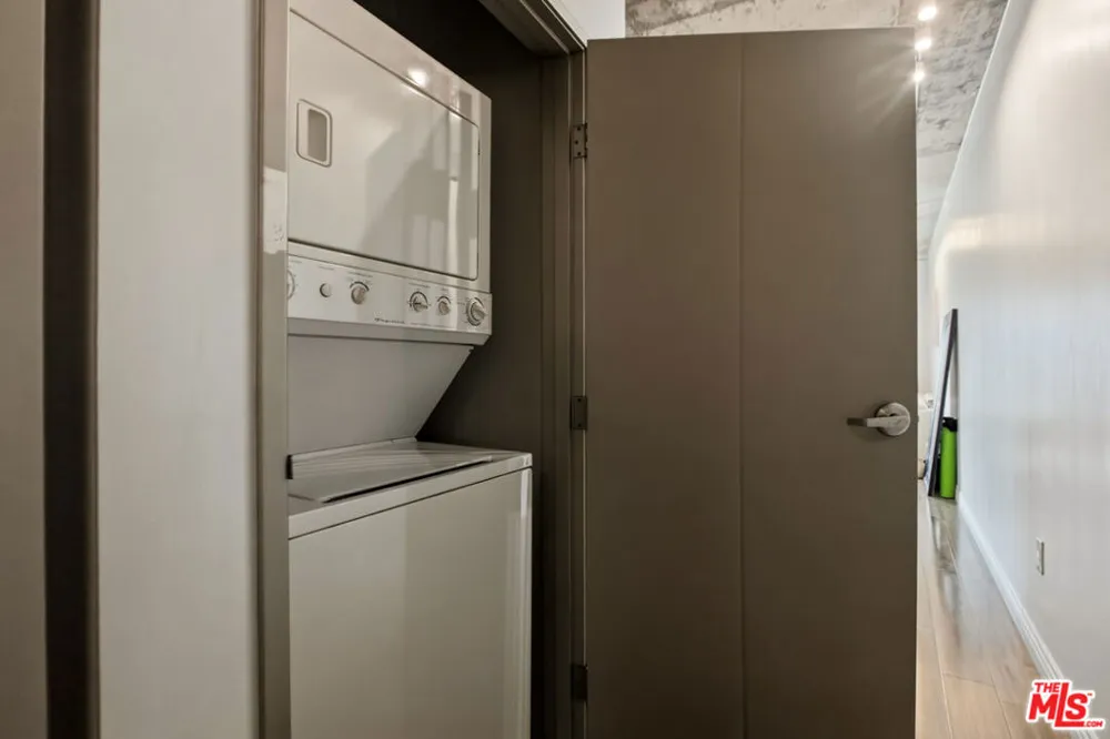 645 W 9th Street #529 Los Angeles, CA 90015
