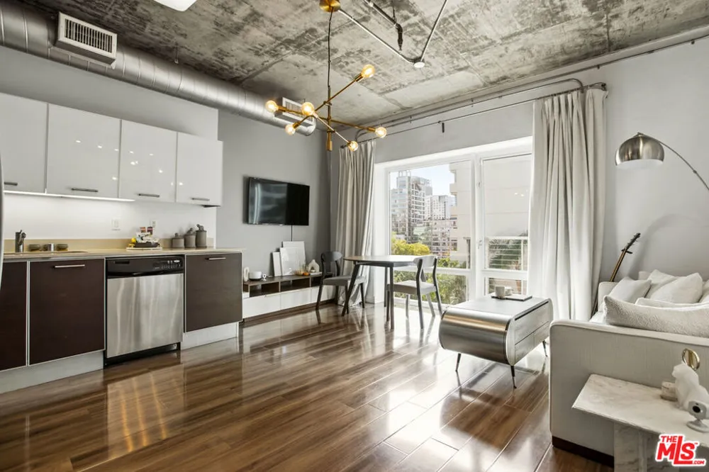 645 W 9th Street #529 Los Angeles, CA 90015