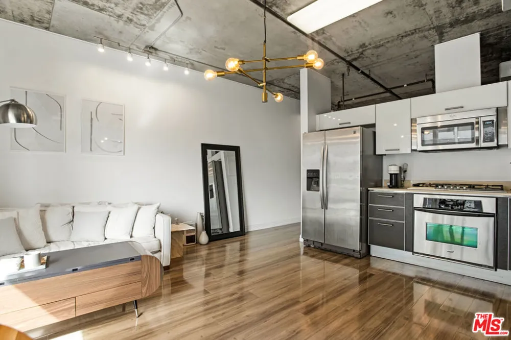 645 W 9th Street #529 Los Angeles, CA 90015