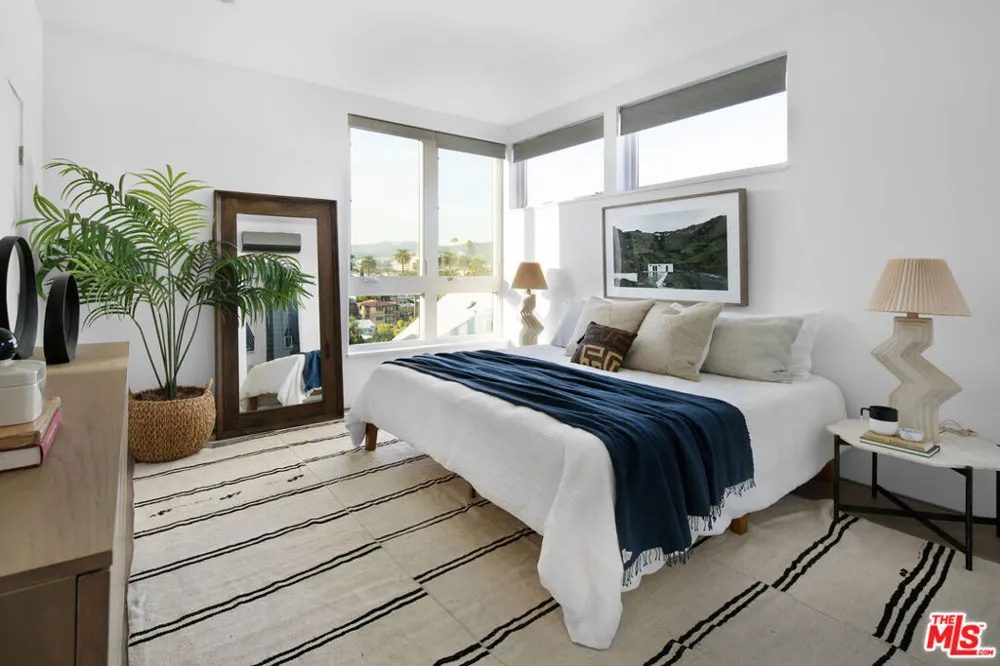 927 Hyperion Avenue Los Angeles, CA 90029