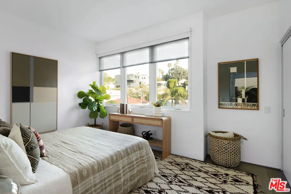 927 Hyperion Avenue Los Angeles, CA 90029