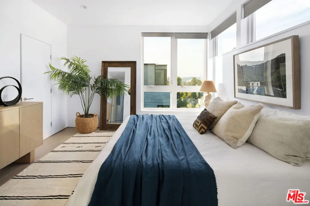 927 Hyperion Avenue Los Angeles, CA 90029