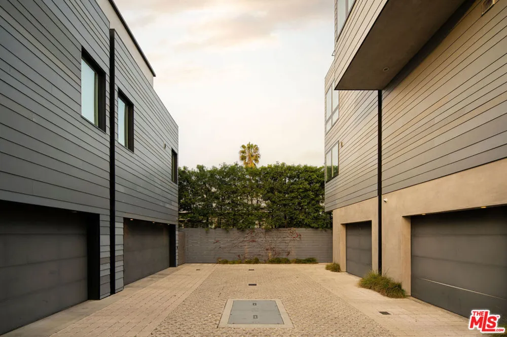 927 Hyperion Avenue Los Angeles, CA 90029