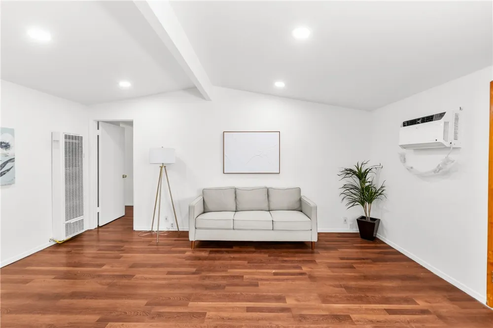 11892 Sandy Anaheim, CA 92804