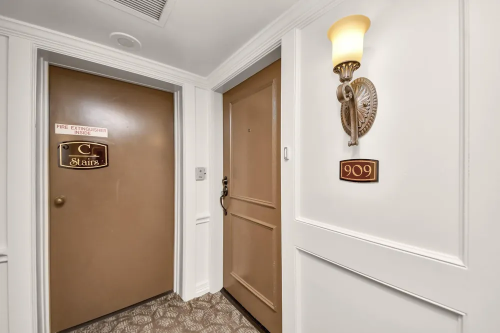 3525 Sage Road #909 Houston, TX 77056