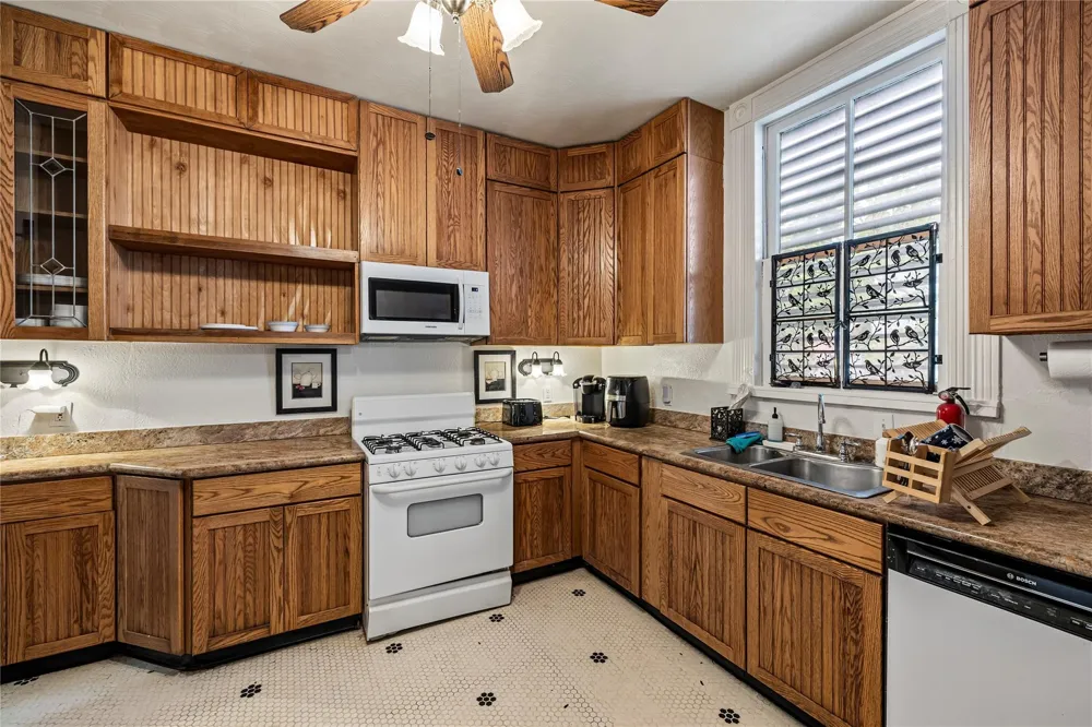 1807 Church Street Galveston, TX 77550