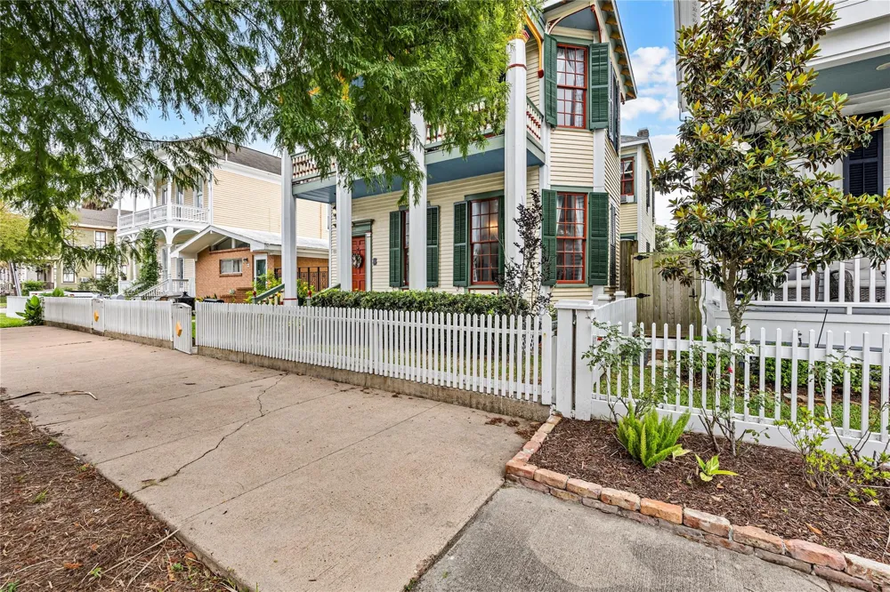1807 Church Street Galveston, TX 77550