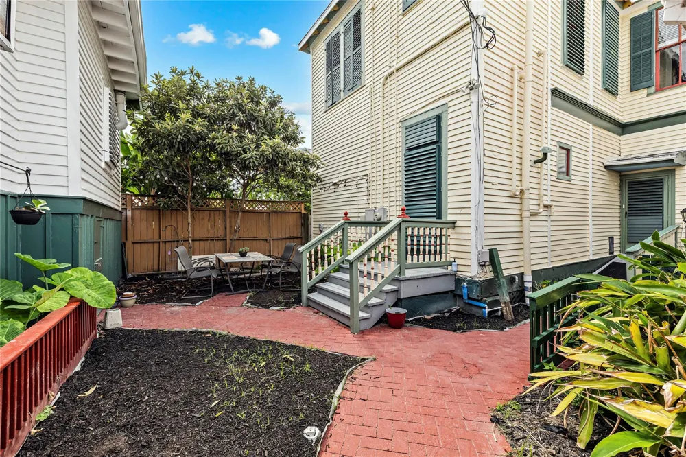 1807 Church Street Galveston, TX 77550