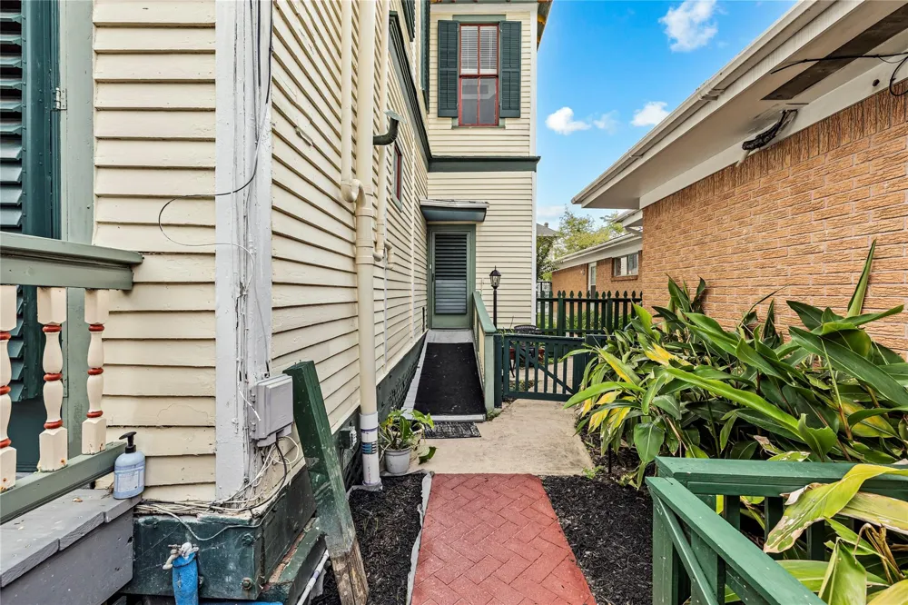 1807 Church Street Galveston, TX 77550