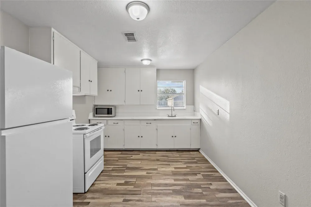 2729 Main Street Street #8 La Marque, TX 77568