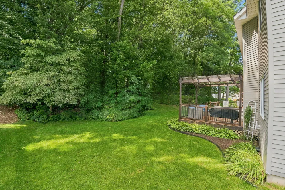 6274 Miramonte Drive NE Rockford, MI 49341