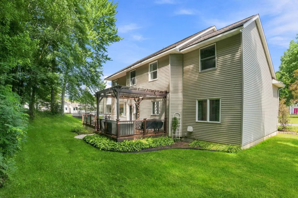 6274 Miramonte Drive NE Rockford, MI 49341