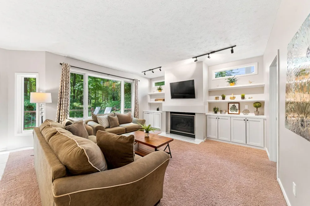 6274 Miramonte Drive NE Rockford, MI 49341