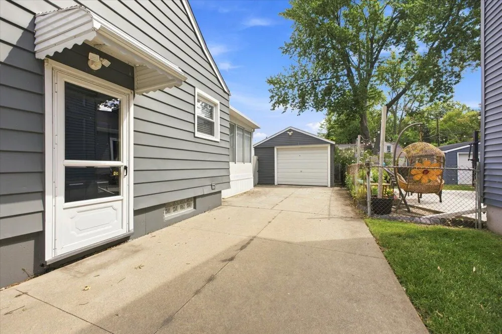 815 S Marias Avenue Clawson, MI 48017