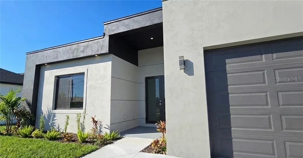 1027 KISMET PARKWAY W Cape Coral, FL 33993