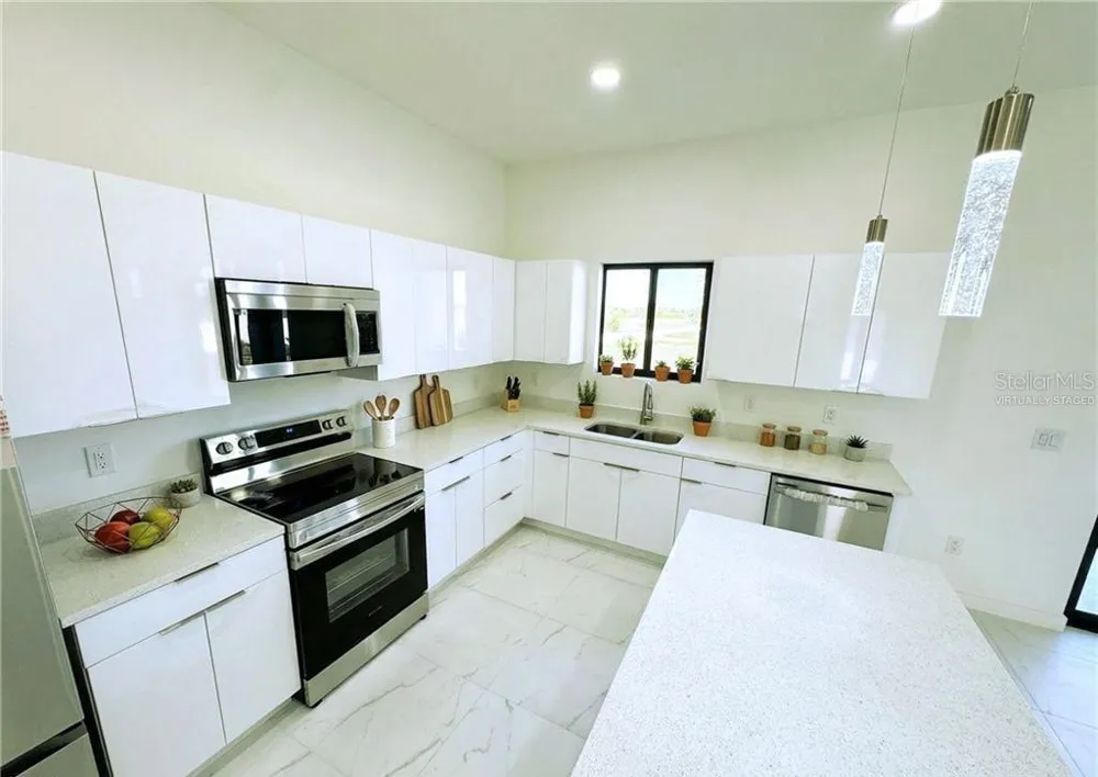 1027 KISMET PARKWAY W Cape Coral, FL 33993