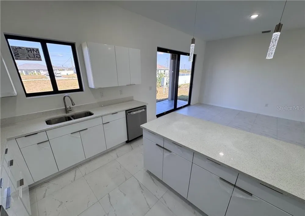 1027 KISMET PARKWAY W Cape Coral, FL 33993