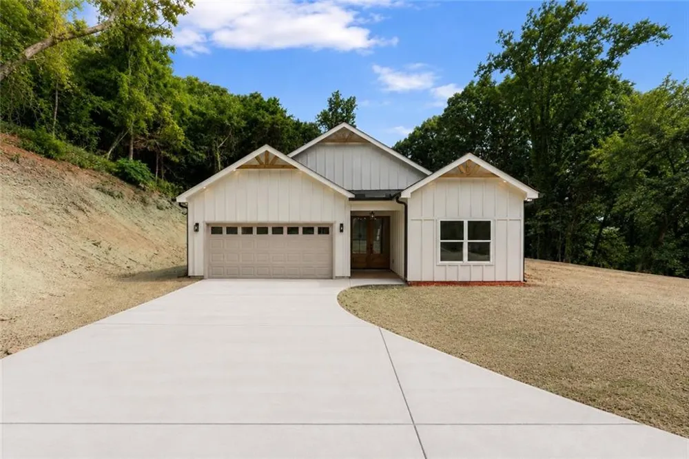 4635 Perry Rd Gainesville, GA 30506