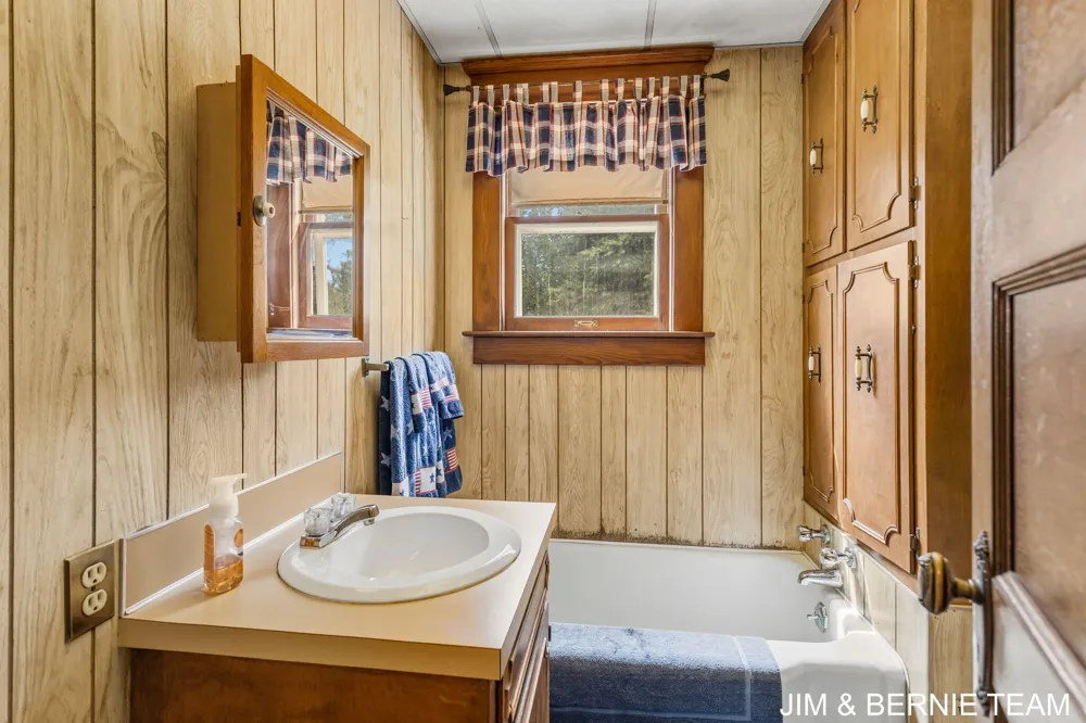 3185 104th Avenue Zeeland, MI 49464