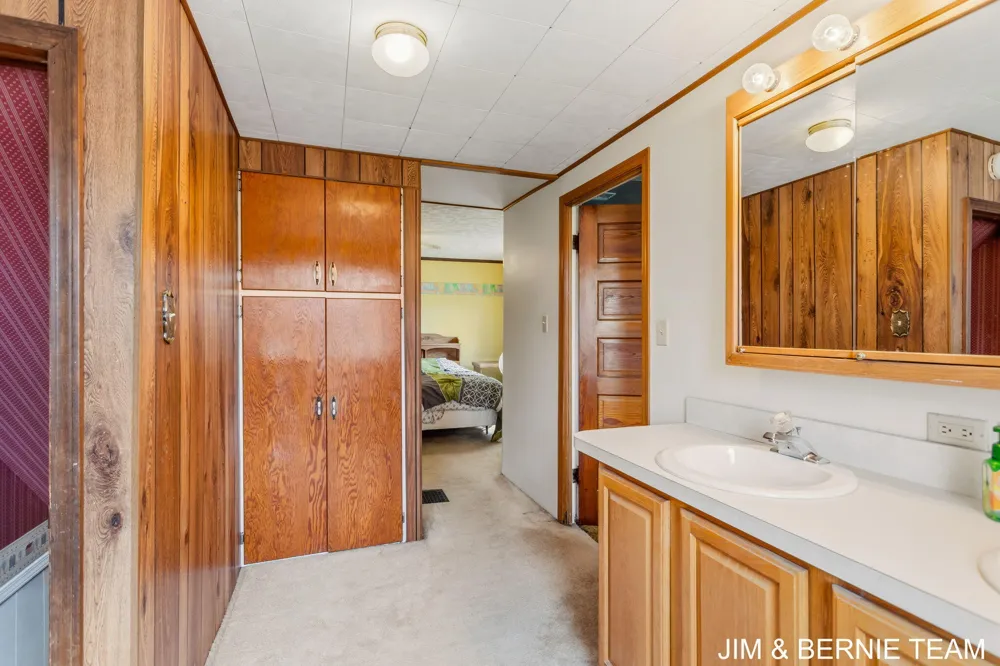 3185 104th Avenue Zeeland, MI 49464
