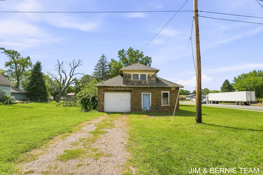 3185 104th Avenue Zeeland, MI 49464