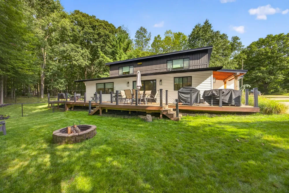 8433 Montreal Lane Canadian Lakes, MI 49346
