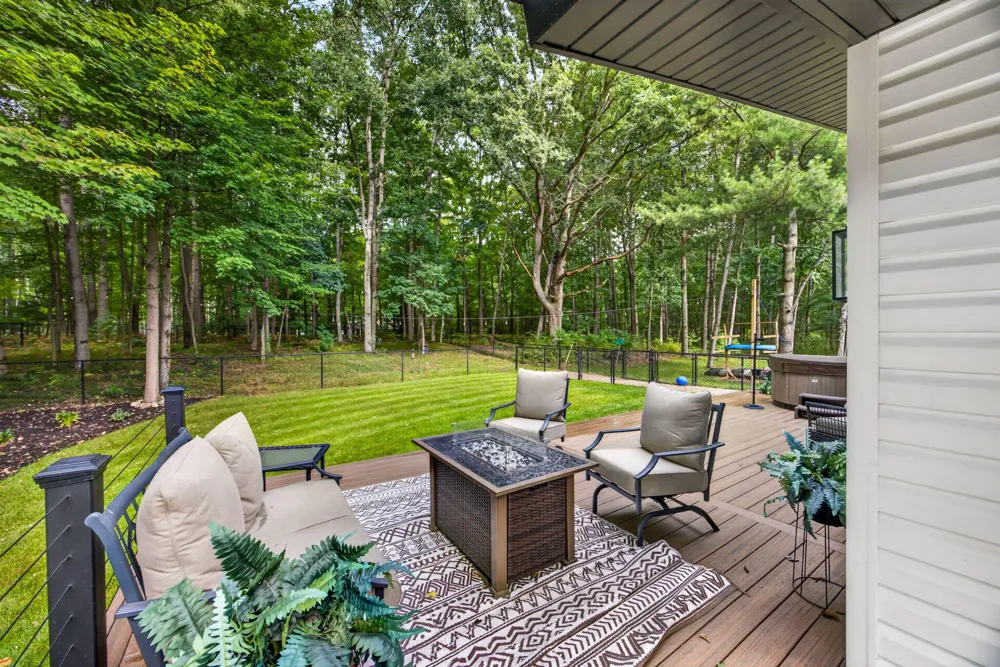 8433 Montreal Lane Canadian Lakes, MI 49346