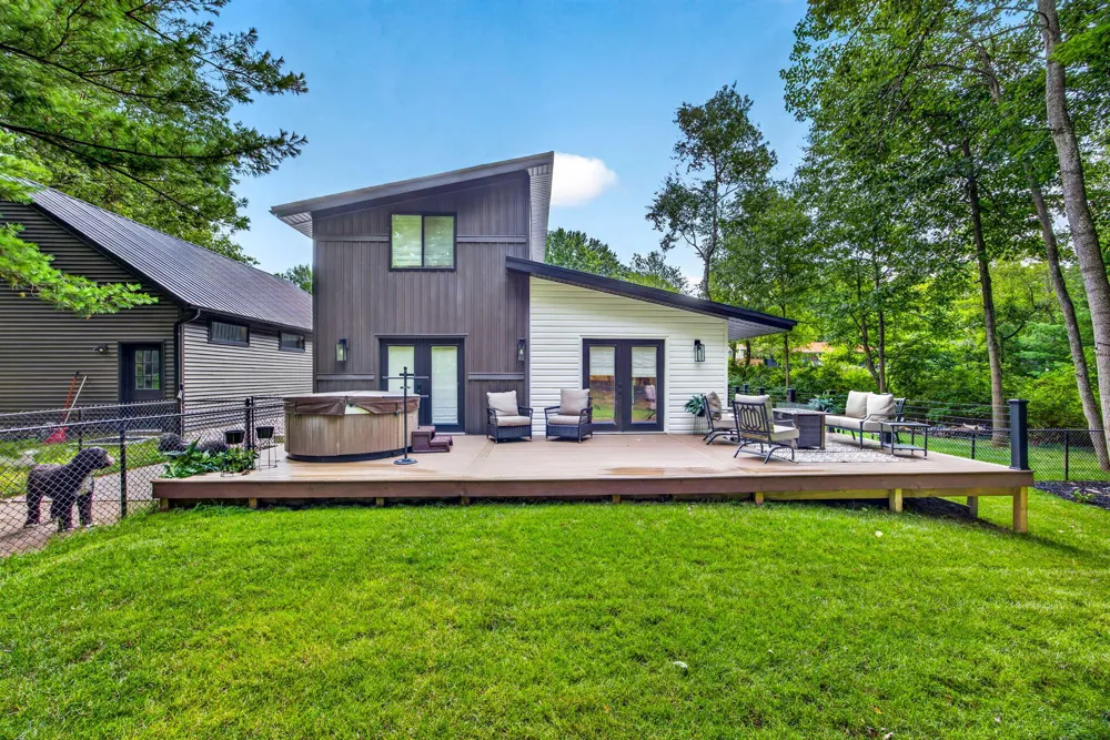 8433 Montreal Lane Canadian Lakes, MI 49346