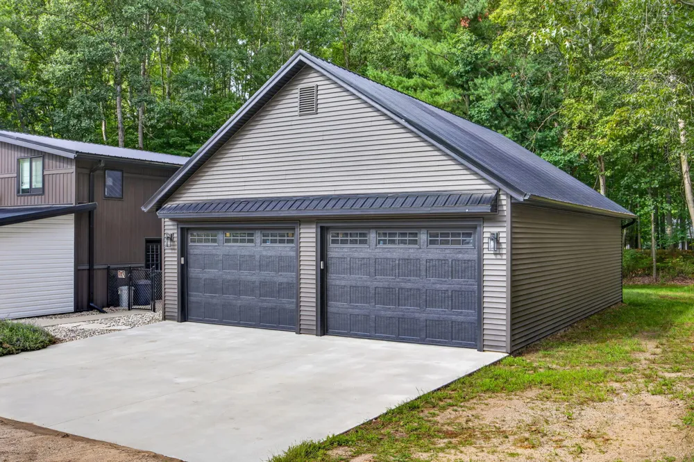 8433 Montreal Lane Canadian Lakes, MI 49346