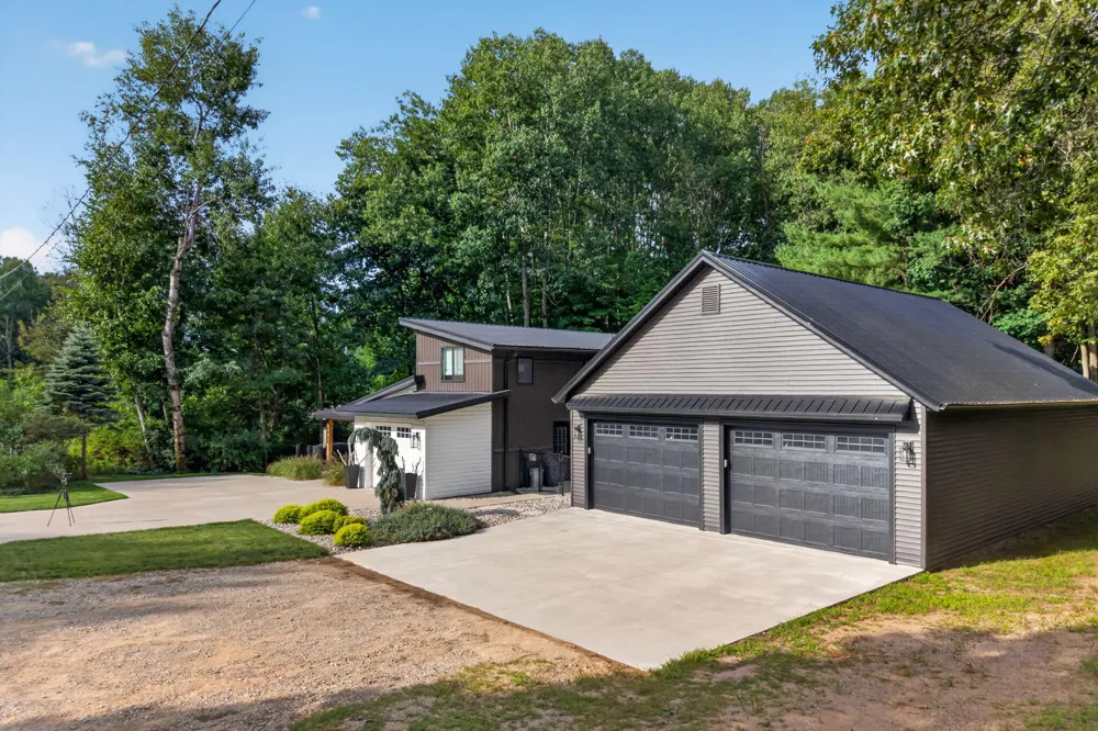 8433 Montreal Lane Canadian Lakes, MI 49346