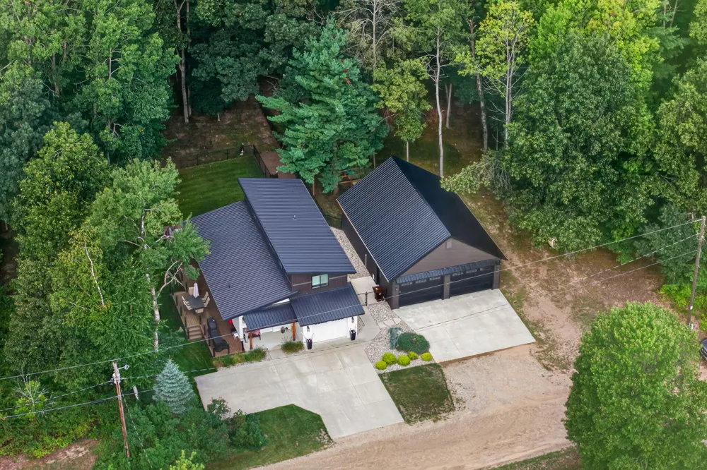 8433 Montreal Lane Canadian Lakes, MI 49346