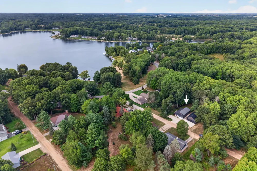 8433 Montreal Lane Canadian Lakes, MI 49346