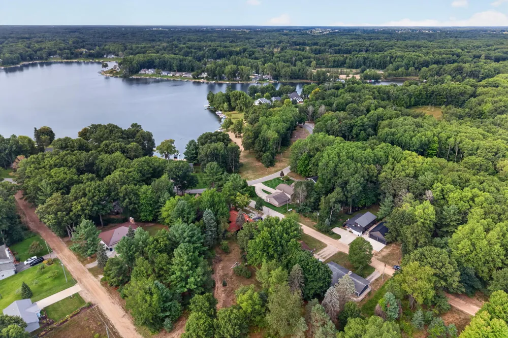 8433 Montreal Lane Canadian Lakes, MI 49346