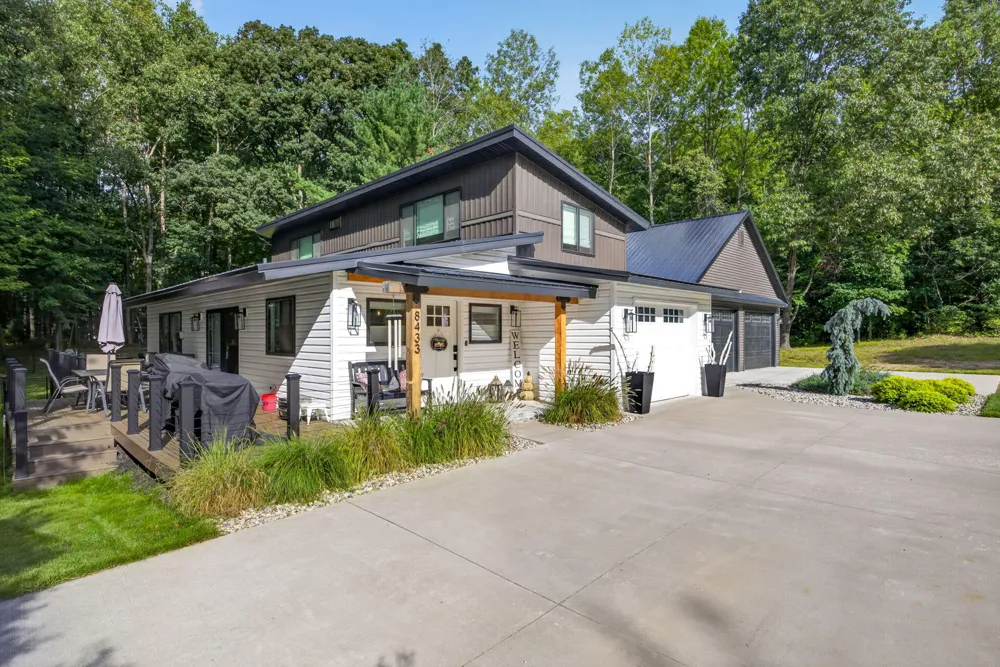 8433 Montreal Lane Canadian Lakes, MI 49346