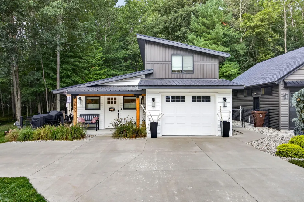 8433 Montreal Lane Canadian Lakes, MI 49346